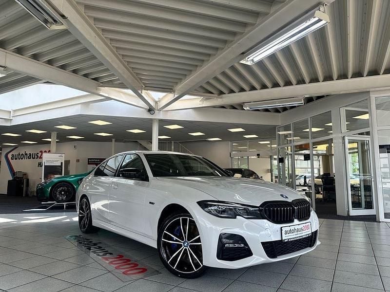 Weiß Gebraucht 2022 BMW 330e M Sport Limousine | 34.950 € (Guter Preis) - Bild 1/4