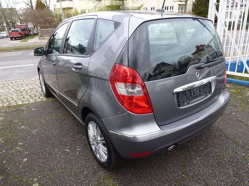 Gebraucht Mercedes A160 Elegance 95 PS (69 kW) 2012 Grau Van / Kleinbus