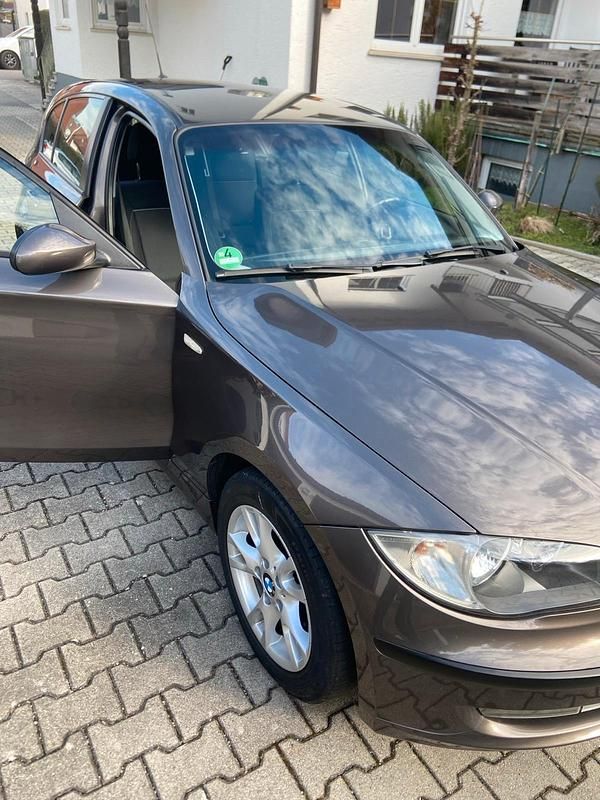 Gebraucht BMW 116 122 PS (89 kW) 2009 Andere farben Kleinwagen