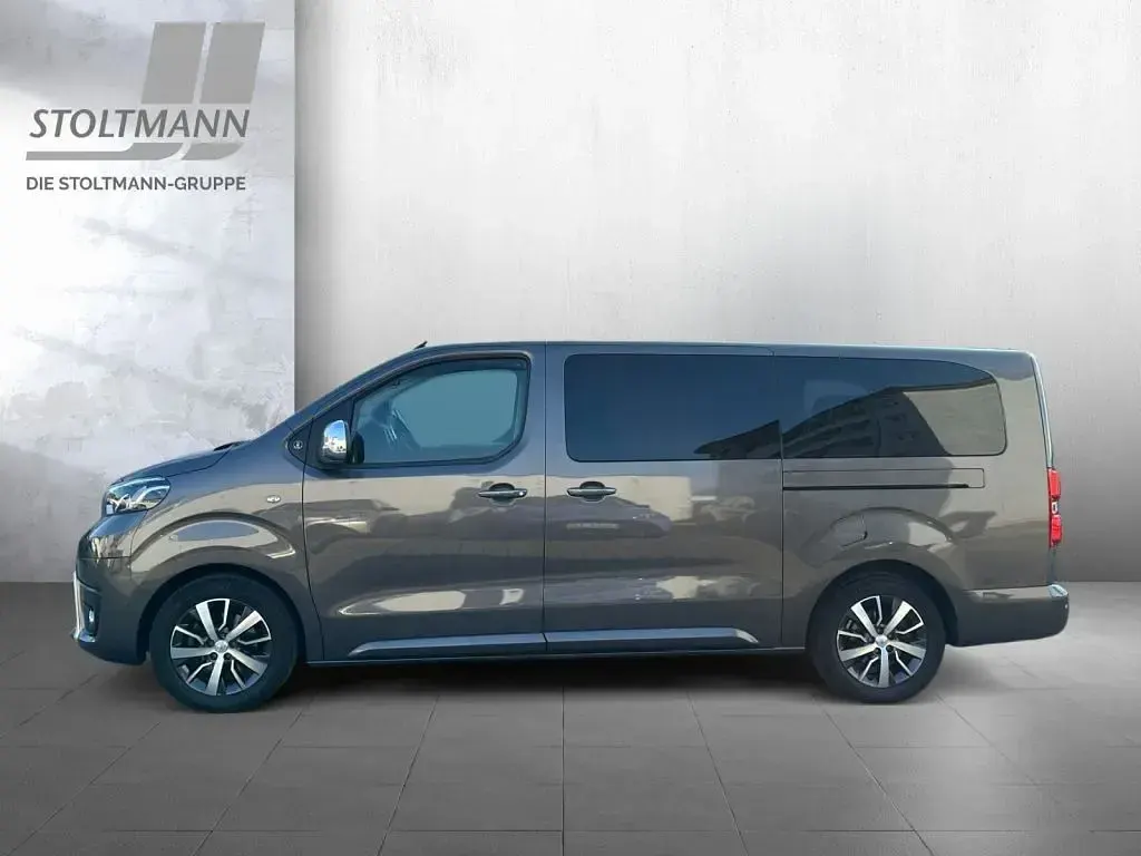 Gebraucht Toyota Proace Verso Plus 177 PS (130 kW) 2023 Basaltgrau metallic Kombi