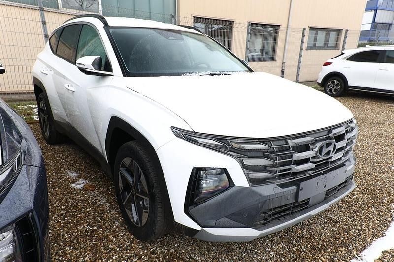 Neu Hyundai Tucson Trend 215 PS (158 kW) 2025 Serenity white mineraleffekt SUV