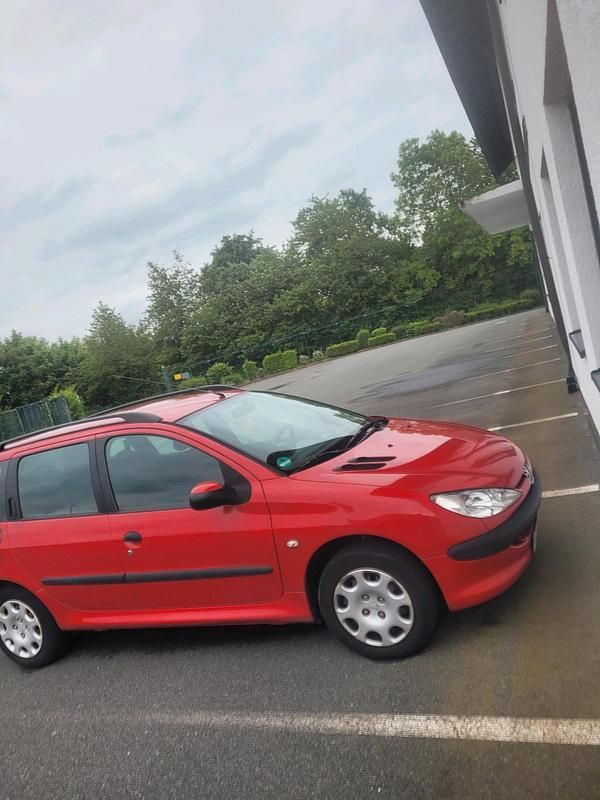Rot Gebraucht 2006 Peugeot 206 Kombi | 1.200 € - Bild 1/4