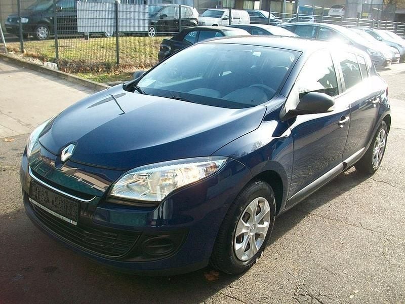 Blau Gebraucht 2013 Renault Mégane Authentique Limousine | 3.900 € - Bild 1/4