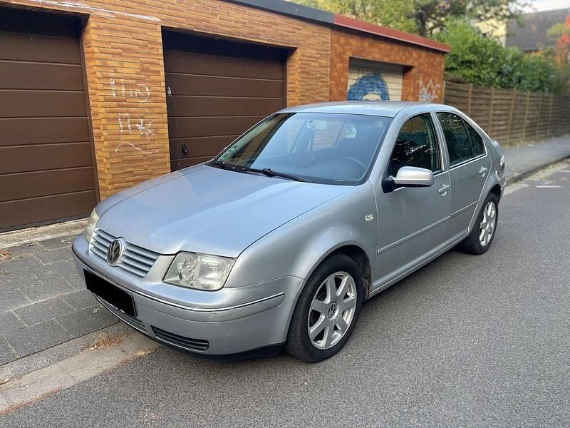 Silber Gebraucht 2003 VW Bora Pacific Limousine | 2.500 € - Bild 1/4