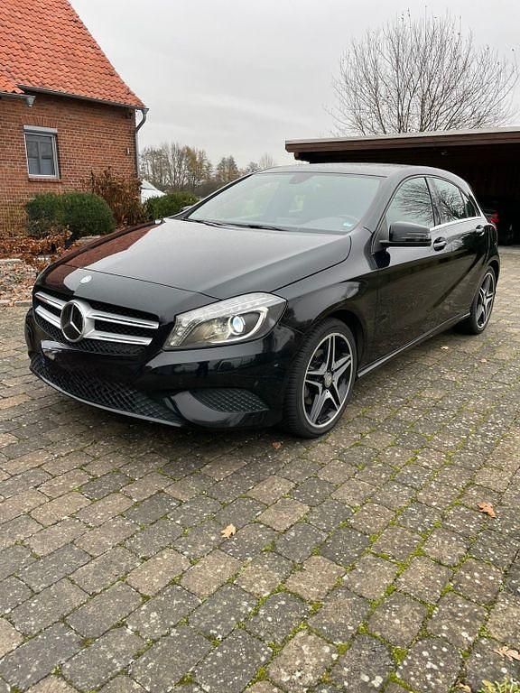 Schwarz Gebraucht 2014 Mercedes A200 Limousine | 9.500 € (Guter Preis) - Bild 1/4