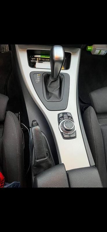 Gebraucht BMW 320 184 PS (135 kW) 2011 Schwarz Kombi