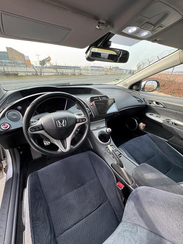 Gebraucht Honda Civic 140 PS (102 kW) 2007 Grau Kleinwagen