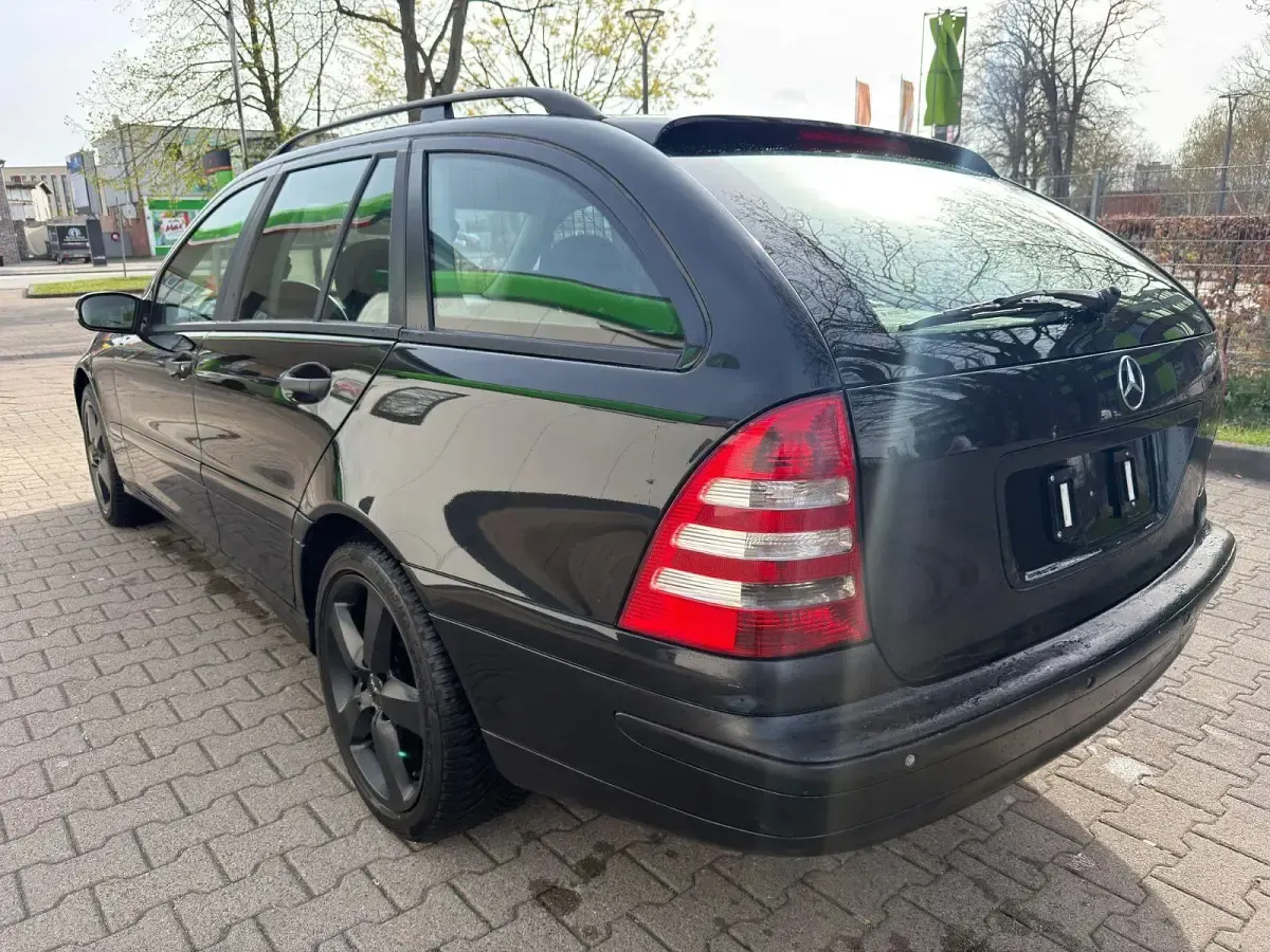 Gebraucht Mercedes C180 143 PS (105 kW) 2007 Schwarz Kombi