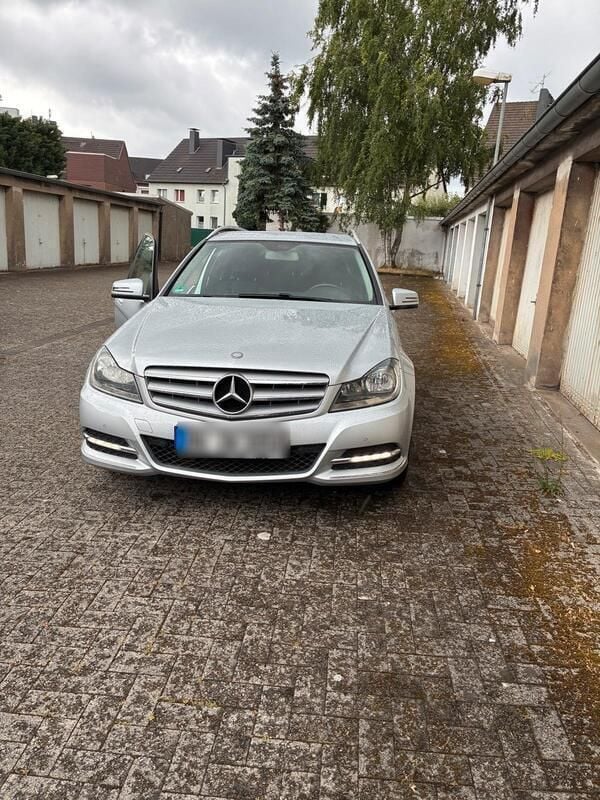 Silber Gebraucht 2013 Mercedes C180 Avantgarde Edition Kombi | 10.500 € (Guter Preis) - Bild 1/4