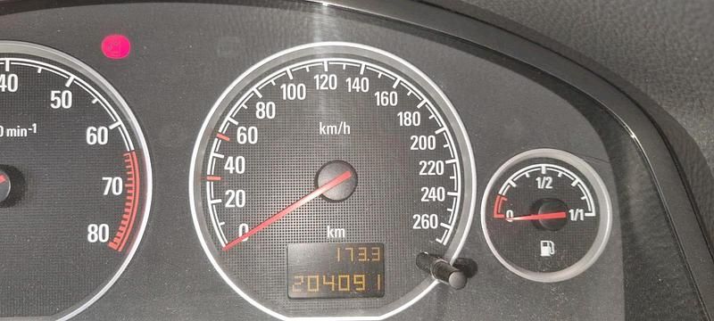 Blau Gebraucht 2005 Opel Vectra Kombi | 2.200 € (Etwas zu teuer) - Bild 1/4