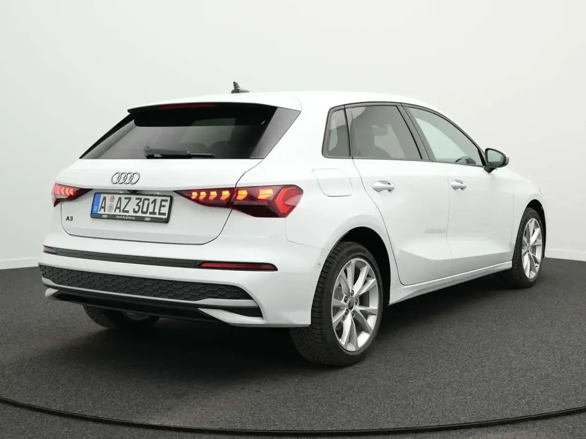 Gebraucht Audi A3 Sport 204 PS (150 kW) 2026 Weiß Limousine