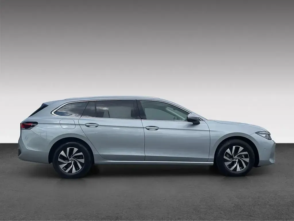 Gebraucht VW Passat Business 150 PS (110 kW) 2025 Oyster silver metallic (metallic) Kombi
