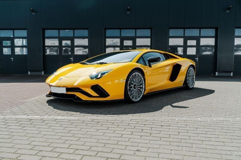 Gelb Gebraucht 2019 Lamborghini Aventador Coupé | 479.900 € - Bild 1/4