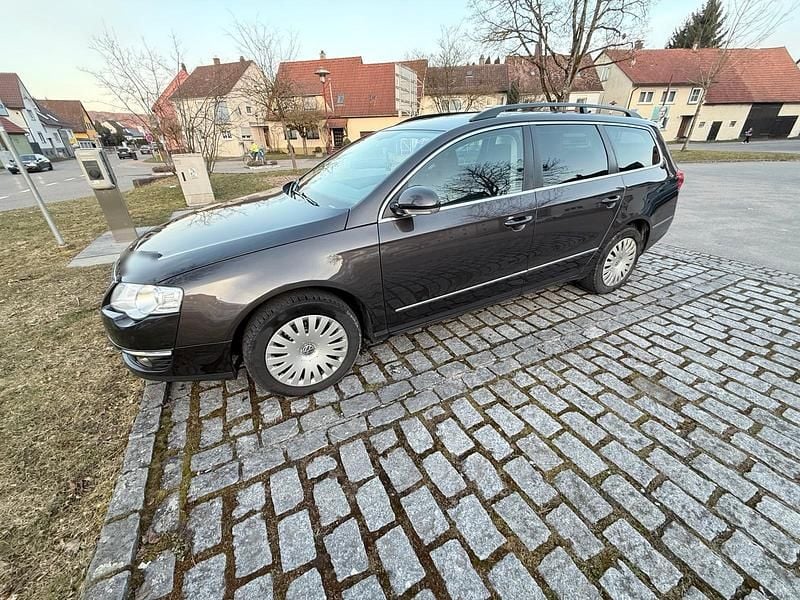Gebraucht VW Passat 140 PS (102 kW) 2011 Braun Kombi