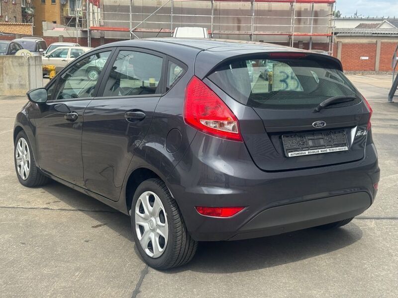 Gebraucht Ford Fiesta Trend 82 PS (60 kW) 2009 Grau Kleinwagen
