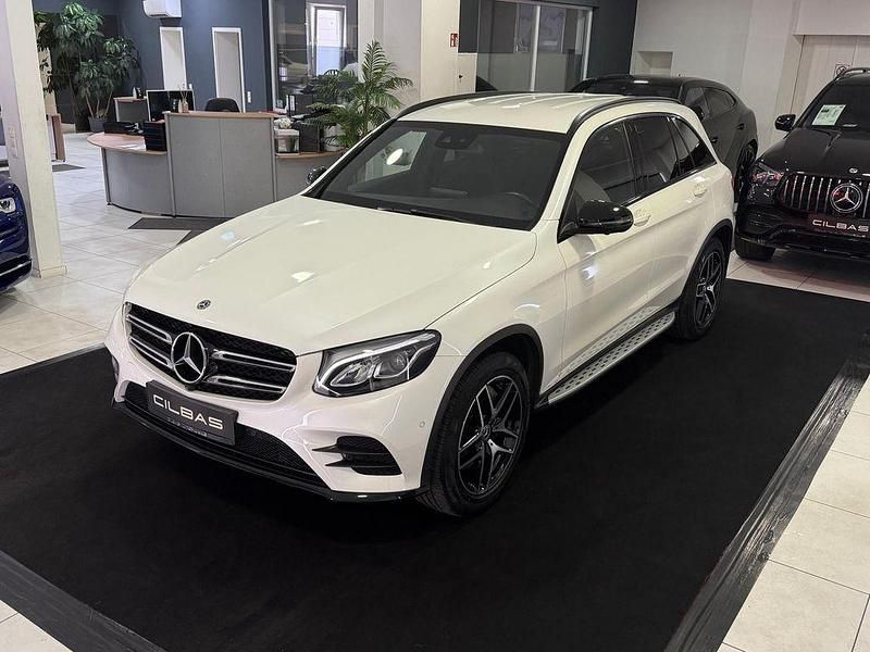 Weiß Gebraucht 2019 Mercedes GLC350 AMG line SUV | 38.900 € (Fairer Preis) - Bild 1/4