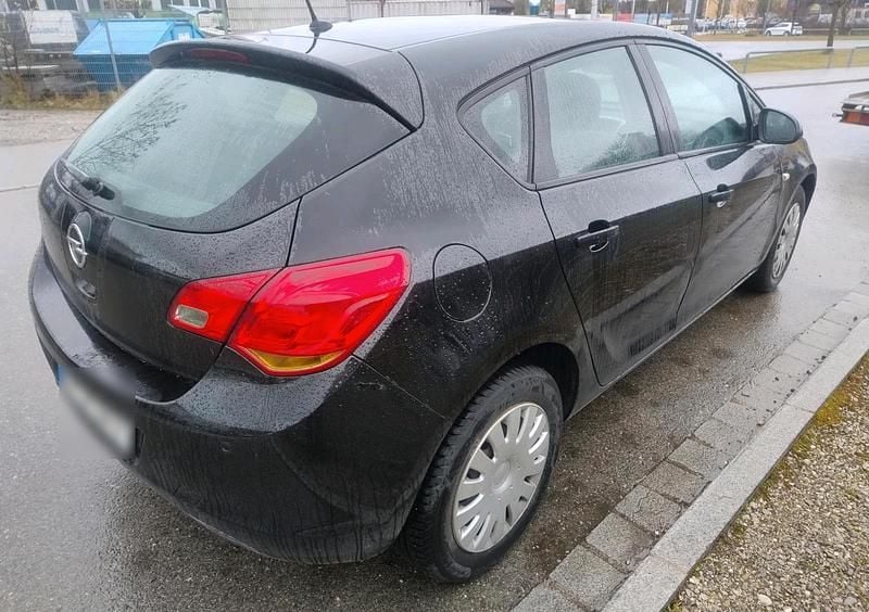 Gebraucht Opel Astra 116 PS (85 kW) 2011 Schwarz Limousine