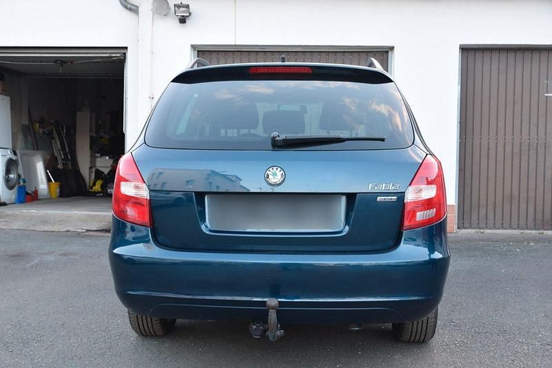 Second-hand Skoda Fabia 86 CP (63 kW) 2012 Albastru Hatchback