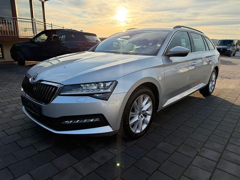 Silber Gebraucht 2022 Skoda Superb Ambition Kombi | 21.990 € (Fairer Preis) - Bild 1/4