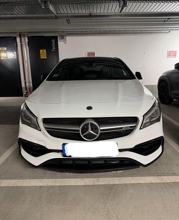 Weiß Gebraucht 2018 Mercedes CLA45 AMG AMG Limousine | 32.990 € (Fairer Preis) - Bild 1/4