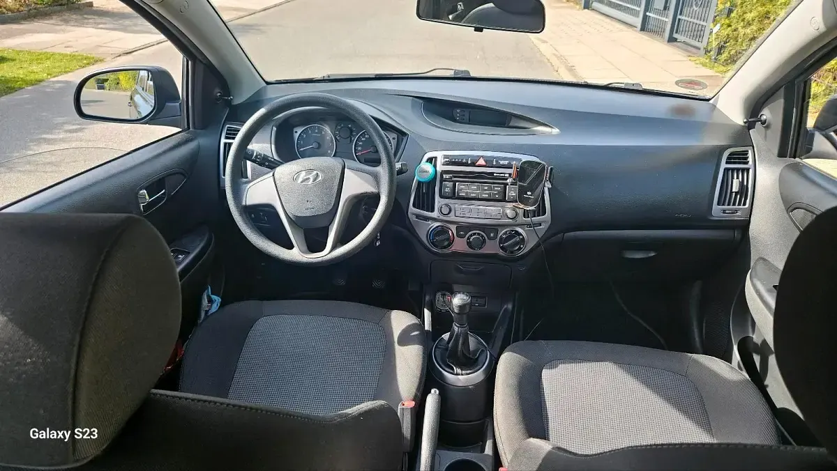 Gebraucht Hyundai i20 84 PS (61 kW) 2013 Schwarz Kleinwagen