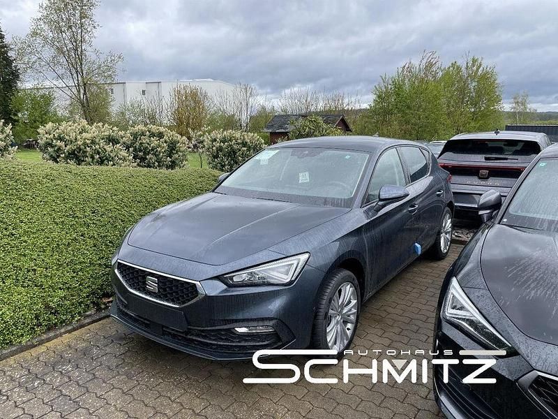 Grau Gebraucht 2024 Seat Leon Style Limousine | 23.650 € (Fairer Preis) - Bild 1/4