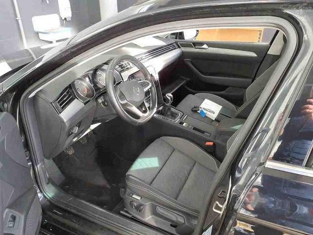 Gebraucht VW Passat Business 150 PS (110 kW) 2023 Deep black perleffekt Kombi