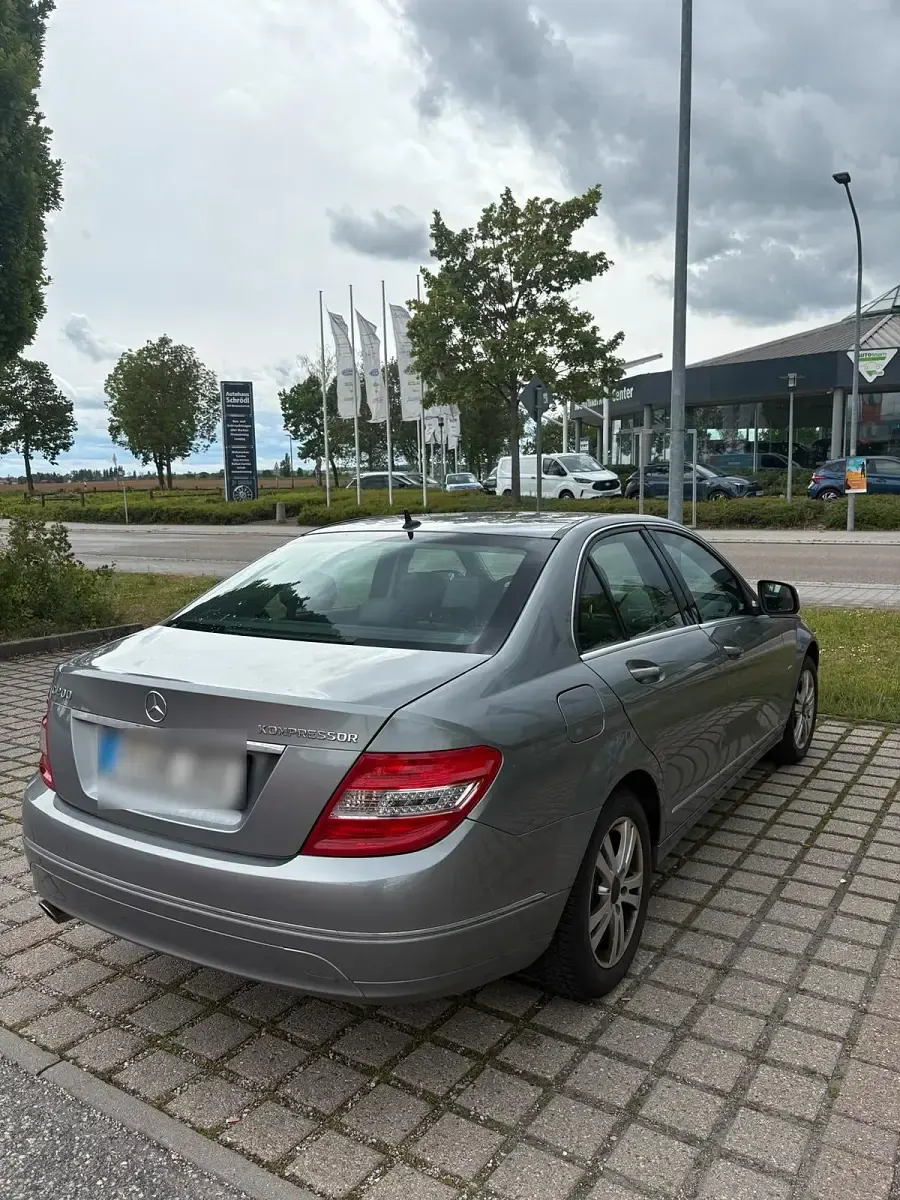 Gebraucht Mercedes C200 184 PS (135 kW) 2009 Silber Limousine