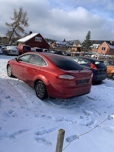 Gebraucht Ford Mondeo Titanium 163 PS (119 kW) 2014 Rot Limousine