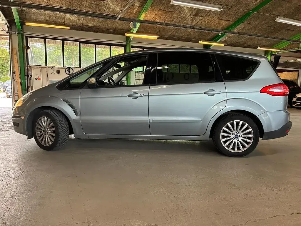 Gebraucht Ford S-MAX Trend 140 PS (102 kW) 2010 Silber Van / Kleinbus