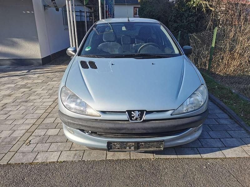 Grau Gebraucht 2000 Peugeot 206 Kleinwagen | 700 € (Superpreis) - Bild 1/4