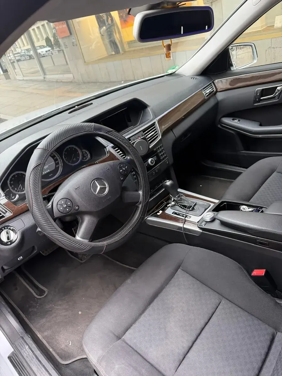 Gebraucht Mercedes E220 170 PS (125 kW) 2009 Silber Limousine