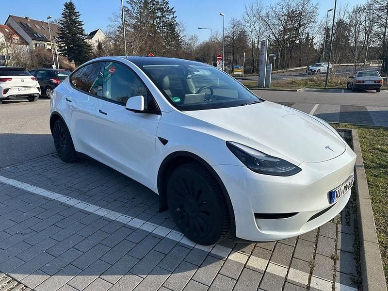 Weiß Gebraucht 2023 Tesla Model Y SUV | 29.999 € (Guter Preis) - Bild 1/4