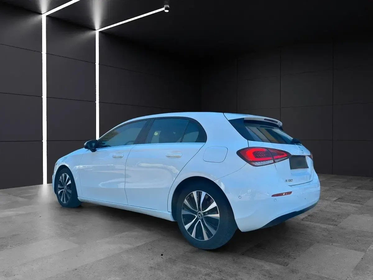 Gebraucht Mercedes A180 136 PS (100 kW) 2021 Weiß Limousine