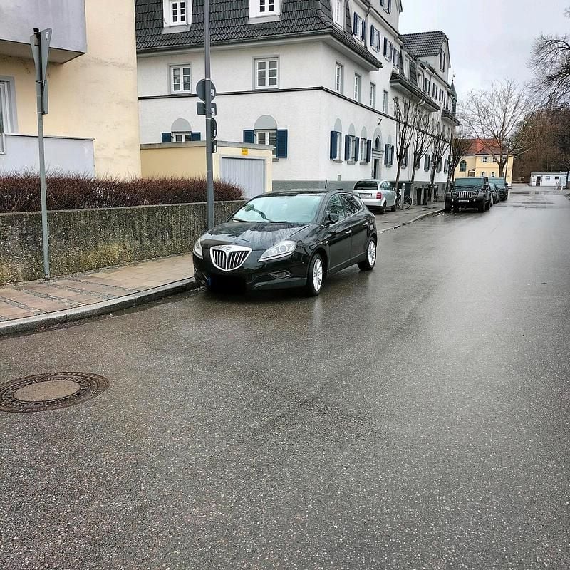 Schwarz Gebraucht 2009 Lancia Delta Kleinwagen | 2.199 € - Bild 1/4