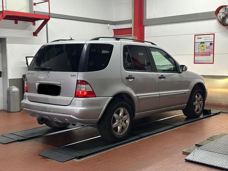 Gebraucht Mercedes ML270 163 PS (119 kW) 2003 SUV