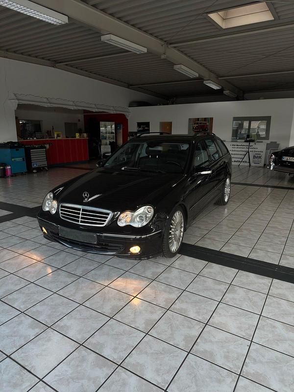 Schwarz Gebraucht 2007 Mercedes C280 Avantgarde Kombi | 4.299 € (Superpreis) - Bild 1/4