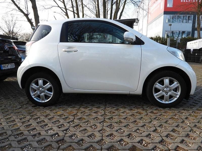 Gebraucht Toyota iQ Basis 68 PS (50 kW) 2009 Weiß Kleinwagen