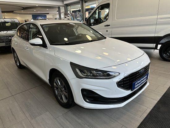 Gebraucht Ford Focus Titanium 125 PS (91 kW) 2023 Weiß Limousine