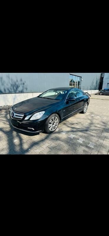 Gebraucht Mercedes E350 231 PS (169 kW) 2009 Schwarz Coupé