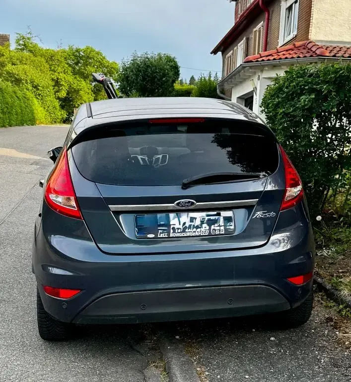 Gebraucht Ford Fiesta Titanium 82 PS (60 kW) 2013 Grau Limousine