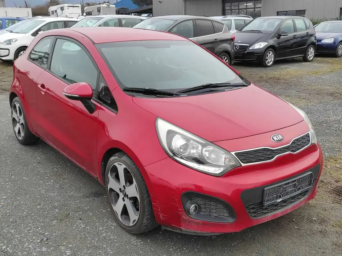 Gebraucht Kia Rio Spirit 86 PS (63 kW) 2014 (beg) signal red Kleinwagen