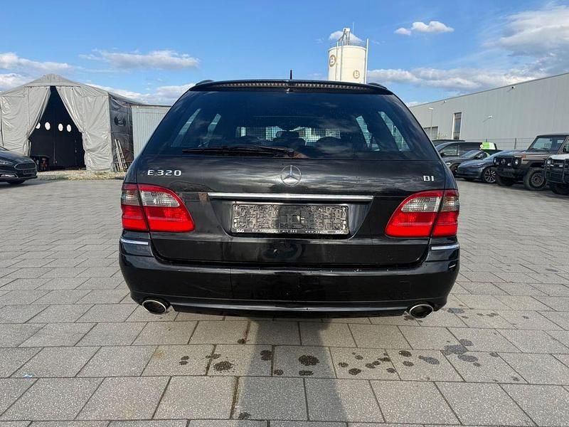 Second-hand Mercedes E320 224 CP (164 kW) 2006 Negru Break