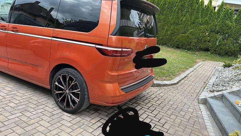 Gebraucht VW Multivan Style 204 PS (150 kW) 2022 Orange Van