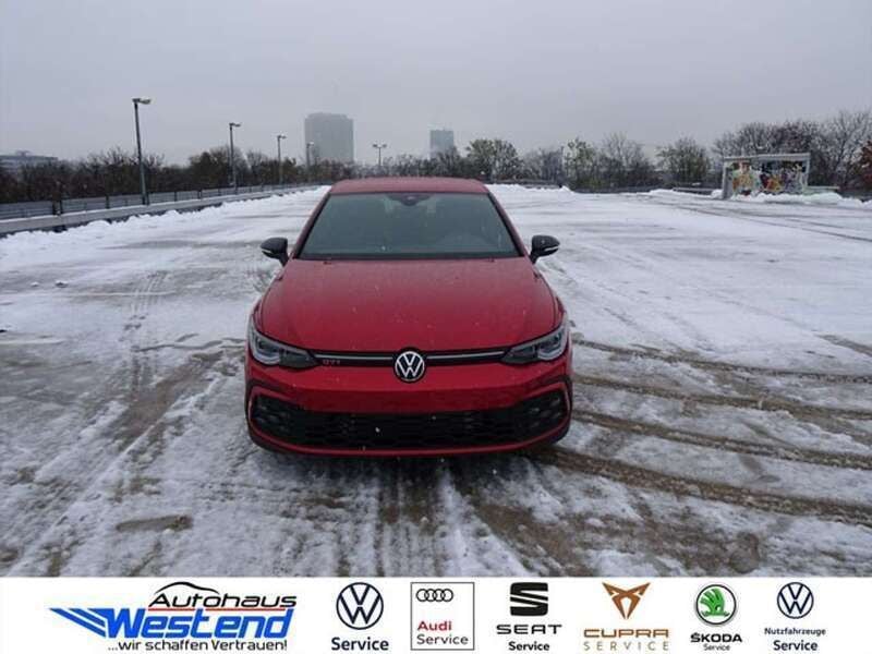 Kings red (metallic) Gebraucht 2023 VW Golf VIII GTI Limousine | 25.900 € (Superpreis) - Bild 1/4