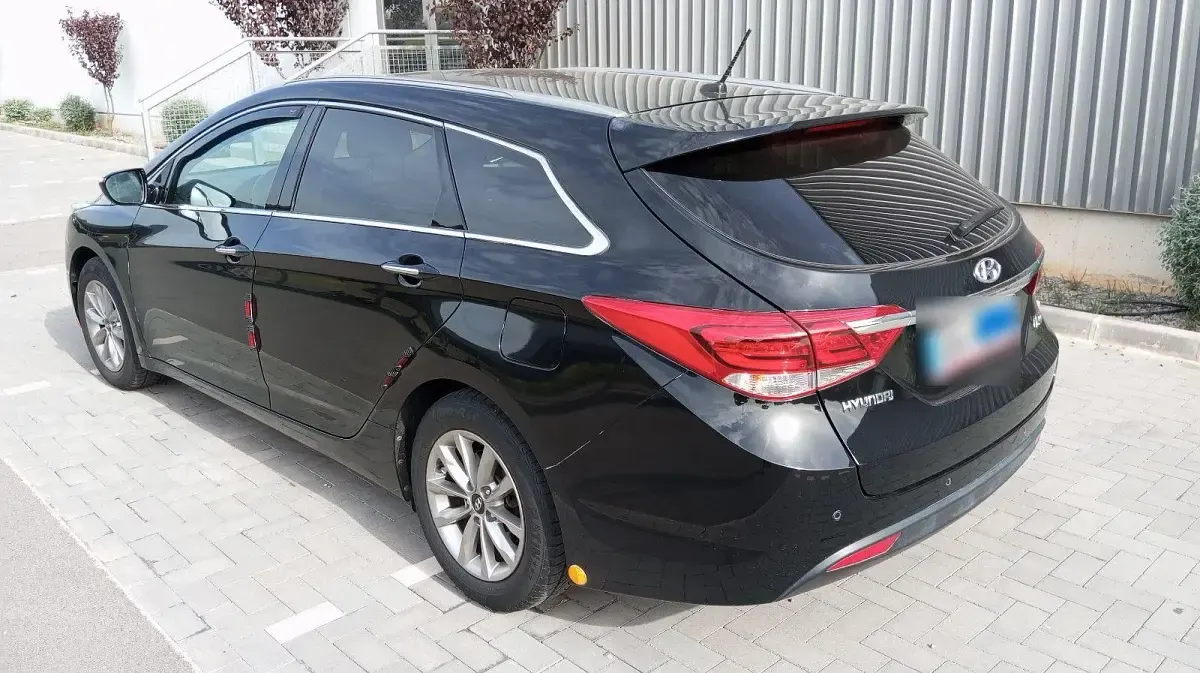 Gebraucht Hyundai i40 Trend 135 PS (99 kW) 2016 Schwarz Kombi