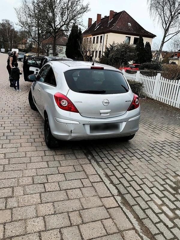 Gebraucht Opel Corsa 65 PS (47 kW) 2010 Silber Kleinwagen