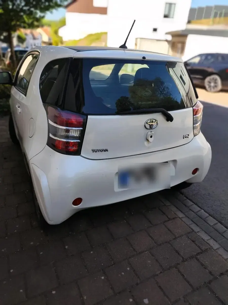Gebraucht Toyota iQ 68 PS (50 kW) 2009 Weiß Kleinwagen