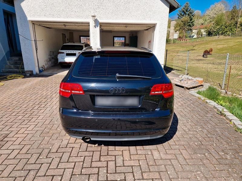 Gebraucht Audi A3 105 PS (77 kW) 2010 Schwarz Kleinwagen