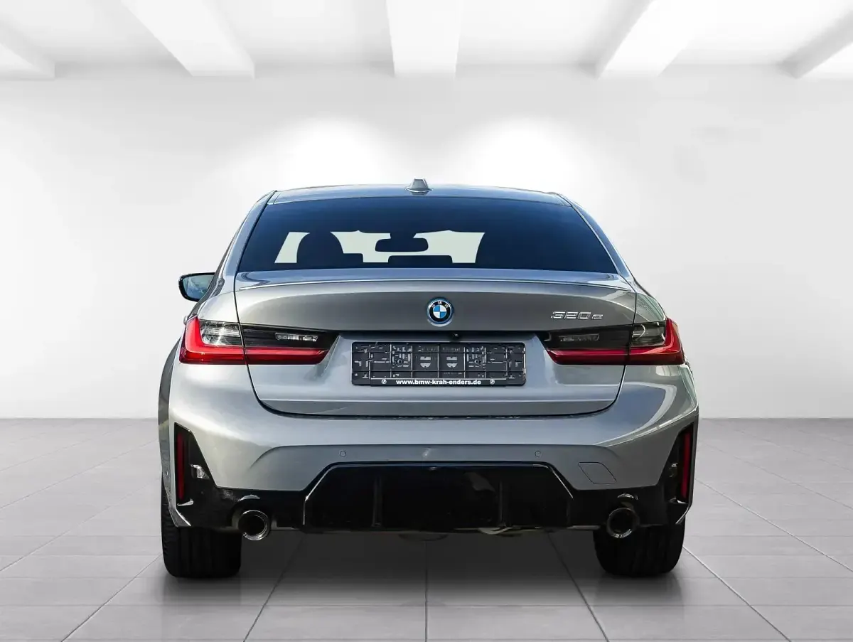 Gebraucht BMW 320e Shadowline 204 PS (150 kW) 2024 Skyscraper grau metallic Limousine